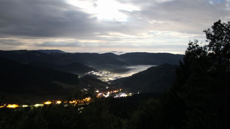 Dieses Bild zeigt eine Webcam-Aufnahme vom Achertal, aufgenommen am Mittwoch, den 26.08.2026 um 02:30 Uhr. Die Temperatur betrug 16.7°C.
