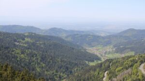 Dieses Bild zeigt eine Webcam-Aufnahme vom Achertal, aufgenommen am Dienstag, den 28.04.2026 um 12:40 Uhr. Die Temperatur betrug 13.5°C.