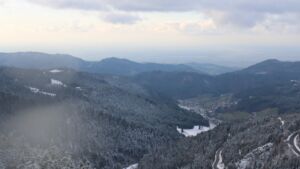 Dieses Bild zeigt eine Webcam-Aufnahme vom Achertal, aufgenommen am Freitag, den 21.11.2025 um 15:00 Uhr. Die Temperatur betrug -5.4°C.