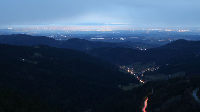 Dieses Bild zeigt eine Webcam-Aufnahme vom Achertal, aufgenommen am Sonntag, den 16.11.2025 um 17:20 Uhr. Die Temperatur betrug 6.4°C.