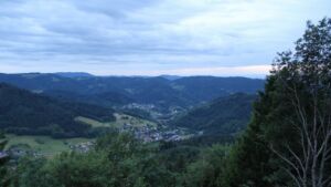 Dieses Bild zeigt eine Webcam-Aufnahme vom Achertal, aufgenommen am Donnerstag, den 11.06.2026 um 21:20 Uhr. Die Temperatur betrug 10.9°C.