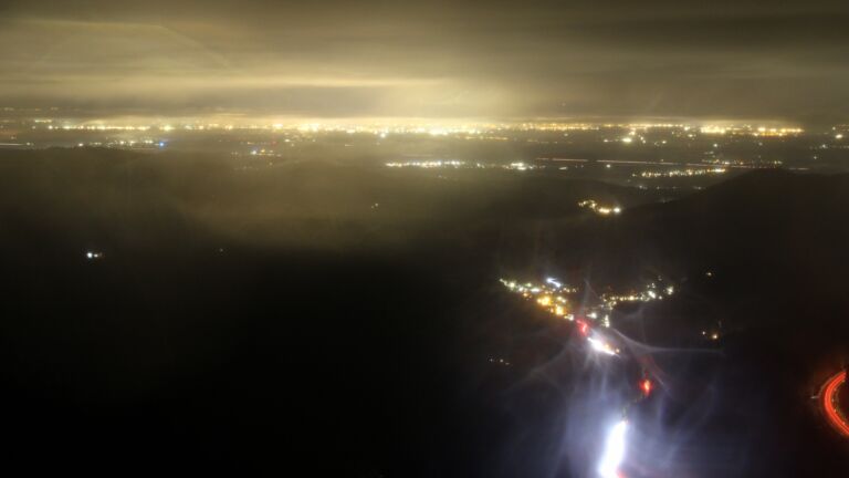 Dieses Bild zeigt eine Webcam-Aufnahme vom Achertal, aufgenommen am Sonntag, den 16.11.2025 um 18:20 Uhr. Die Temperatur betrug 6.1°C.