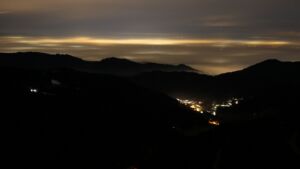 Dieses Bild zeigt eine Webcam-Aufnahme vom Achertal, aufgenommen am Donnerstag, den 05.02.2026 um 23:30 Uhr. Die Temperatur betrug 3.8°C.