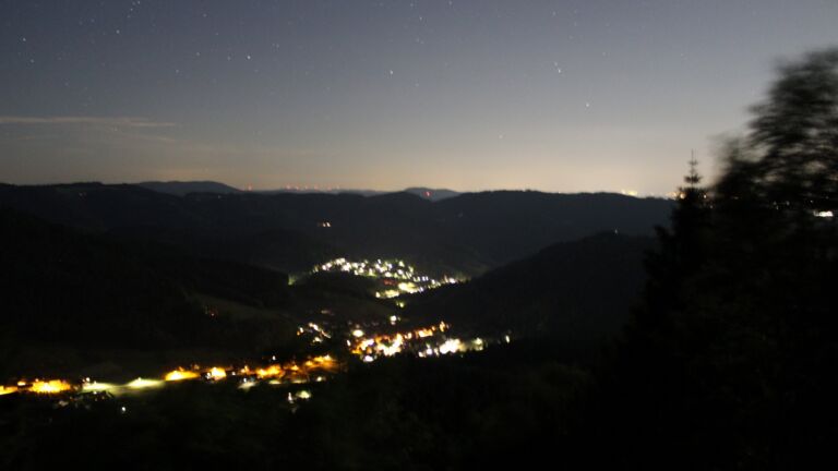 Dieses Bild zeigt eine Webcam-Aufnahme vom Achertal, aufgenommen am Sonntag, den 24.05.2026 um 01:30 Uhr. Die Temperatur betrug 20.4°C.