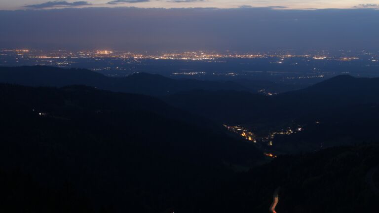 Dieses Bild zeigt eine Webcam-Aufnahme vom Achertal, aufgenommen am Mittwoch, den 07.05.2025 um 21:50 Uhr. Die Temperatur betrug 5.4°C.