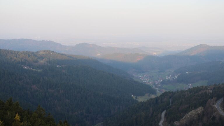 Dieses Bild zeigt eine Webcam-Aufnahme vom Achertal, aufgenommen am Dienstag, den 24.03.2026 um 07:00 Uhr. Die Temperatur betrug 5.6°C.