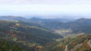 Dieses Bild zeigt eine Webcam-Aufnahme vom Achertal, aufgenommen am Samstag, den 18.10.2025 um 11:10 Uhr. Die Temperatur betrug 6.2°C.