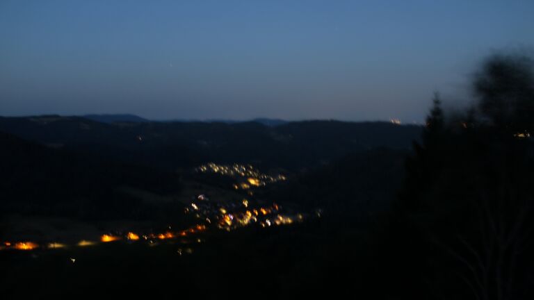 Dieses Bild zeigt eine Webcam-Aufnahme vom Achertal, aufgenommen am Mittwoch, den 12.08.2026 um 05:20 Uhr. Die Temperatur betrug 20.4°C.