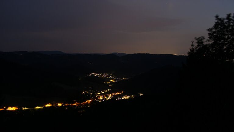 Dieses Bild zeigt eine Webcam-Aufnahme vom Achertal, aufgenommen am Mittwoch, den 22.07.2026 um 22:30 Uhr. Die Temperatur betrug 16.6°C.