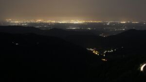 Dieses Bild zeigt eine Webcam-Aufnahme vom Achertal, aufgenommen am Samstag, den 14.06.2025 um 02:00 Uhr. Die Temperatur betrug 21.2°C.
