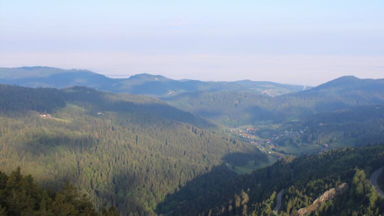 Dieses Bild zeigt eine Webcam-Aufnahme vom Achertal, aufgenommen am Freitag, den 08.05.2026 um 07:30 Uhr. Die Temperatur betrug 7.1°C.