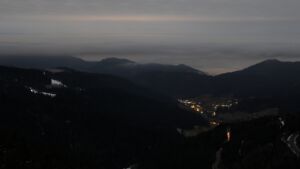 Dieses Bild zeigt eine Webcam-Aufnahme vom Achertal, aufgenommen am Sonntag, den 01.02.2026 um 01:00 Uhr. Die Temperatur betrug 3.3°C.