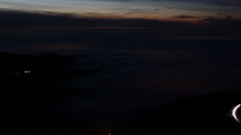 Dieses Bild zeigt eine Webcam-Aufnahme vom Achertal, aufgenommen am Montag, den 22.12.2025 um 17:50 Uhr. Die Temperatur betrug 7.8°C.