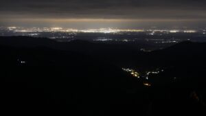 Dieses Bild zeigt eine Webcam-Aufnahme vom Achertal, aufgenommen am Dienstag, den 14.10.2025 um 04:00 Uhr. Die Temperatur betrug 6.4°C.