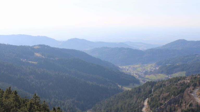 Dieses Bild zeigt eine Webcam-Aufnahme vom Achertal, aufgenommen am Dienstag, den 03.03.2026 um 15:40 Uhr. Die Temperatur betrug 9.6°C.