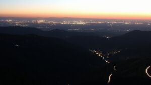 Dieses Bild zeigt eine Webcam-Aufnahme vom Achertal, aufgenommen am Donnerstag, den 30.04.2026 um 21:40 Uhr. Die Temperatur betrug 7.4°C.