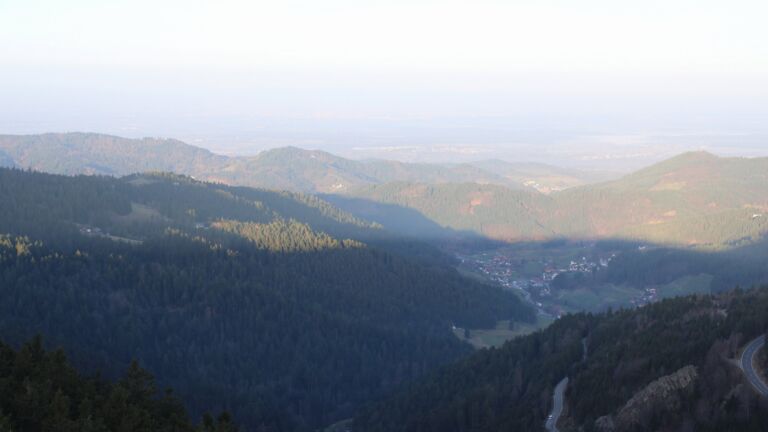 Dieses Bild zeigt eine Webcam-Aufnahme vom Achertal, aufgenommen am Donnerstag, den 05.03.2026 um 07:50 Uhr. Die Temperatur betrug 7.4°C.