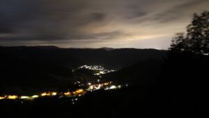 Dieses Bild zeigt eine Webcam-Aufnahme vom Achertal, aufgenommen am Sonntag, den 07.06.2026 um 03:30 Uhr. Die Temperatur betrug 13.1°C.