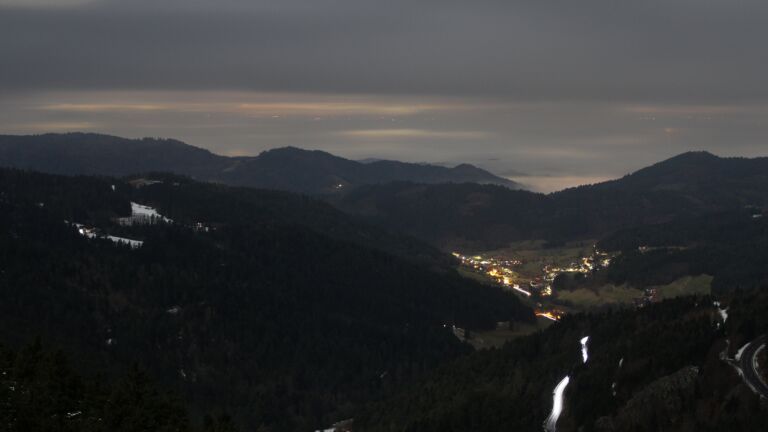 Dieses Bild zeigt eine Webcam-Aufnahme vom Achertal, aufgenommen am Samstag, den 31.01.2026 um 21:30 Uhr. Die Temperatur betrug 2.5°C.