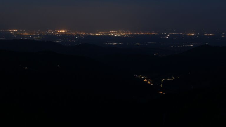 Dieses Bild zeigt eine Webcam-Aufnahme vom Achertal, aufgenommen am Mittwoch, den 14.05.2025 um 04:40 Uhr. Die Temperatur betrug 10.6°C.