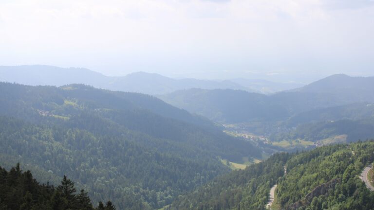 Dieses Bild zeigt eine Webcam-Aufnahme vom Achertal, aufgenommen am Donnerstag, den 22.05.2025 um 16:10 Uhr. Die Temperatur betrug 7.8°C.