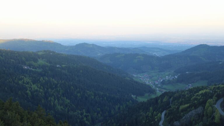 Dieses Bild zeigt eine Webcam-Aufnahme vom Achertal, aufgenommen am Samstag, den 25.04.2026 um 06:40 Uhr. Die Temperatur betrug 11.2°C.