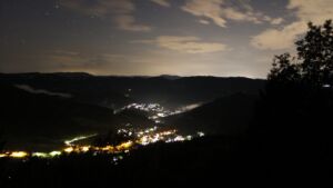 Dieses Bild zeigt eine Webcam-Aufnahme vom Achertal, aufgenommen am Freitag, den 17.07.2026 um 23:40 Uhr. Die Temperatur betrug 16.2°C.