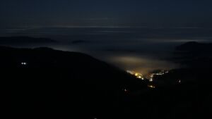 Dieses Bild zeigt eine Webcam-Aufnahme vom Achertal, aufgenommen am Samstag, den 13.12.2025 um 05:00 Uhr. Die Temperatur betrug 5.9°C.