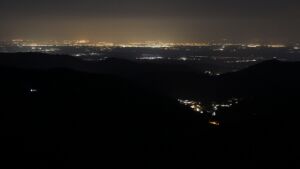 Dieses Bild zeigt eine Webcam-Aufnahme vom Achertal, aufgenommen am Dienstag, den 24.03.2026 um 04:30 Uhr. Die Temperatur betrug 5.4°C.