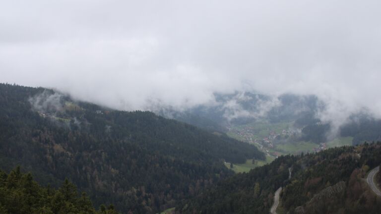 Dieses Bild zeigt eine Webcam-Aufnahme vom Achertal, aufgenommen am Sonntag, den 12.04.2026 um 11:50 Uhr. Die Temperatur betrug 2.2°C.