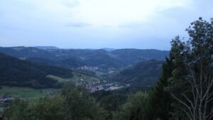 Dieses Bild zeigt eine Webcam-Aufnahme vom Achertal, aufgenommen am Freitag, den 18.09.2026 um 07:00 Uhr. Die Temperatur betrug 12.2°C.