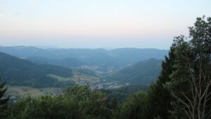 Dieses Bild zeigt eine Webcam-Aufnahme vom Achertal, aufgenommen am Sonntag, den 02.08.2026 um 06:10 Uhr. Die Temperatur betrug 18.2°C.