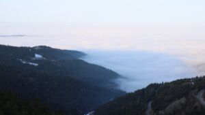 Dieses Bild zeigt eine Webcam-Aufnahme vom Achertal, aufgenommen am Sonntag, den 18.01.2026 um 09:10 Uhr. Die Temperatur betrug 7.1°C.