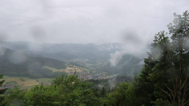 Dieses Bild zeigt eine Webcam-Aufnahme vom Achertal, aufgenommen am Sonntag, den 31.05.2026 um 16:50 Uhr. Die Temperatur betrug 15.1°C.
