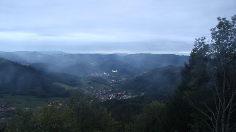 Dieses Bild zeigt eine Webcam-Aufnahme vom Achertal, aufgenommen am Dienstag, den 13.10.2026 um 19:00 Uhr. Die Temperatur betrug 11.6°C.