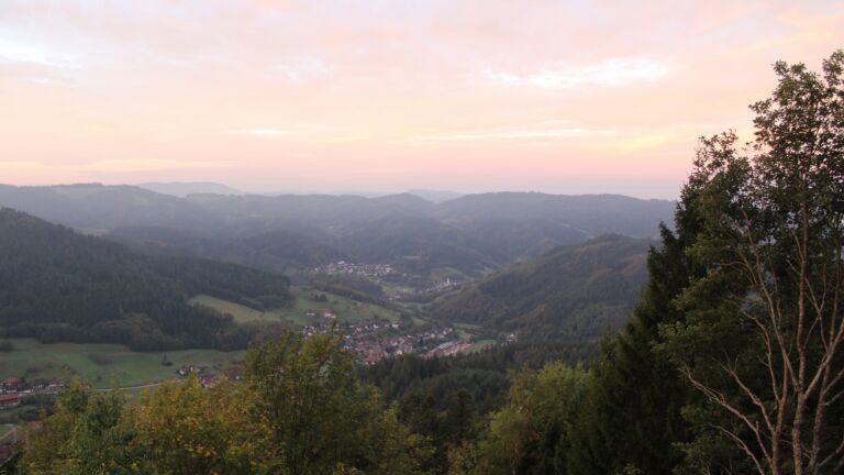 Dieses Bild zeigt eine Webcam-Aufnahme vom Achertal, aufgenommen am Freitag, den 16.10.2026 um 07:50 Uhr. Die Temperatur betrug 13°C.