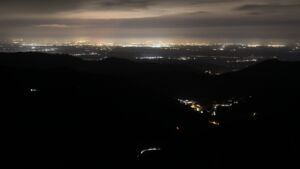 Dieses Bild zeigt eine Webcam-Aufnahme vom Achertal, aufgenommen am Samstag, den 20.12.2025 um 03:30 Uhr. Die Temperatur betrug 7.3°C.