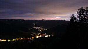 Dieses Bild zeigt eine Webcam-Aufnahme vom Achertal, aufgenommen am Sonntag, den 20.09.2026 um 20:20 Uhr. Die Temperatur betrug 17°C.
