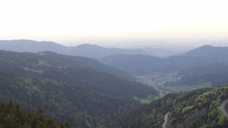 Dieses Bild zeigt eine Webcam-Aufnahme vom Achertal, aufgenommen am Freitag, den 02.05.2025 um 18:50 Uhr. Die Temperatur betrug 20.1°C.
