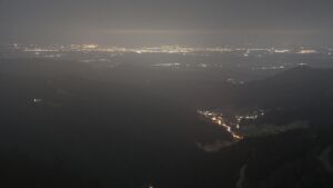 Dieses Bild zeigt eine Webcam-Aufnahme vom Achertal, aufgenommen am Sonntag, den 01.03.2026 um 00:30 Uhr. Die Temperatur betrug 2.8°C.