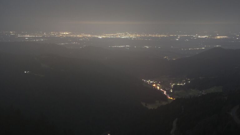 Dieses Bild zeigt eine Webcam-Aufnahme vom Achertal, aufgenommen am Sonntag, den 01.03.2026 um 00:30 Uhr. Die Temperatur betrug 2.8°C.