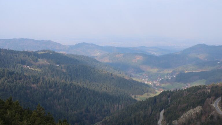 Dieses Bild zeigt eine Webcam-Aufnahme vom Achertal, aufgenommen am Samstag, den 21.03.2026 um 08:20 Uhr. Die Temperatur betrug 5.9°C.