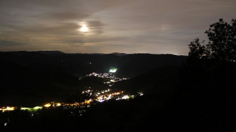 Dieses Bild zeigt eine Webcam-Aufnahme vom Achertal, aufgenommen am Samstag, den 19.09.2026 um 22:30 Uhr. Die Temperatur betrug 17.1°C.