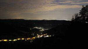 Dieses Bild zeigt eine Webcam-Aufnahme vom Achertal, aufgenommen am Samstag, den 20.06.2026 um 03:30 Uhr. Die Temperatur betrug 19.1°C.