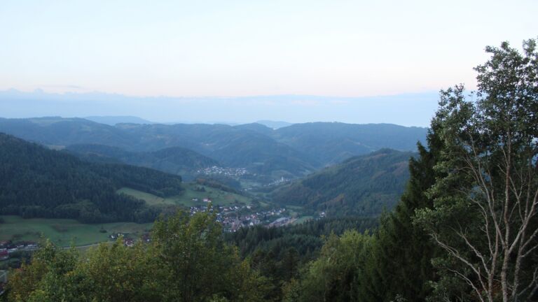 Dieses Bild zeigt eine Webcam-Aufnahme vom Achertal, aufgenommen am Montag, den 05.10.2026 um 07:40 Uhr. Die Temperatur betrug 13.5°C.