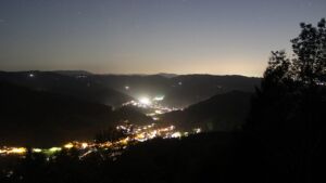 Dieses Bild zeigt eine Webcam-Aufnahme vom Achertal, aufgenommen am Mittwoch, den 28.10.2026 um 18:40 Uhr. Die Temperatur betrug 6.6°C.