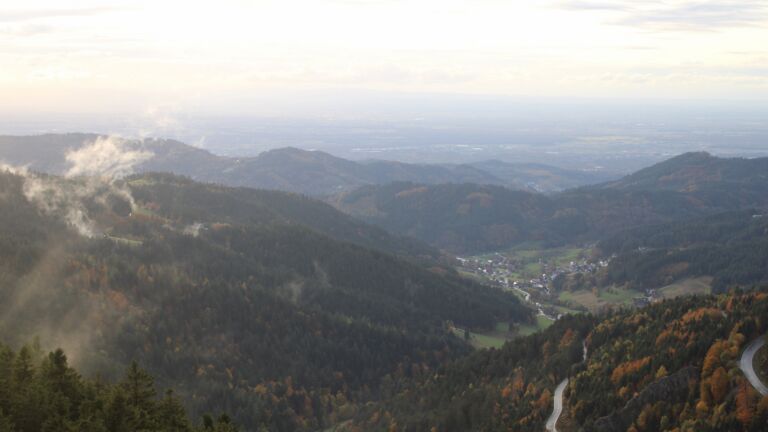 Dieses Bild zeigt eine Webcam-Aufnahme vom Achertal, aufgenommen am Dienstag, den 21.10.2025 um 17:50 Uhr. Die Temperatur betrug 9.1°C.
