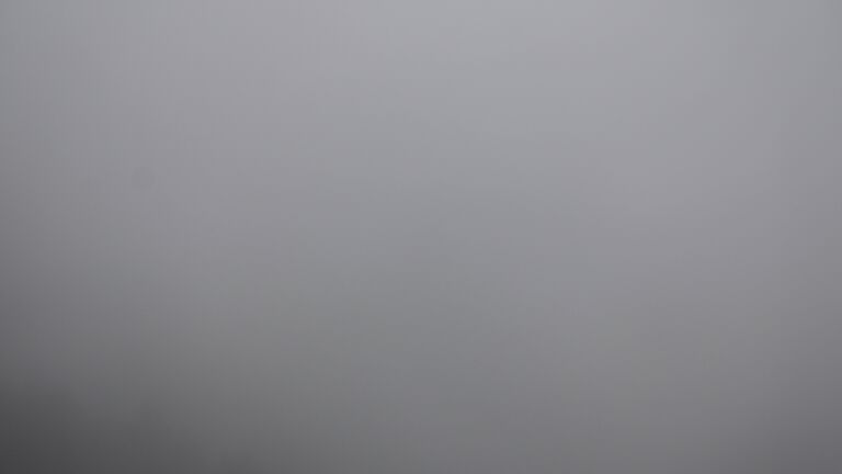 Dieses Bild zeigt eine Webcam-Aufnahme vom Achertal, aufgenommen am Montag, den 27.10.2025 um 08:50 Uhr. Die Temperatur betrug 1°C.