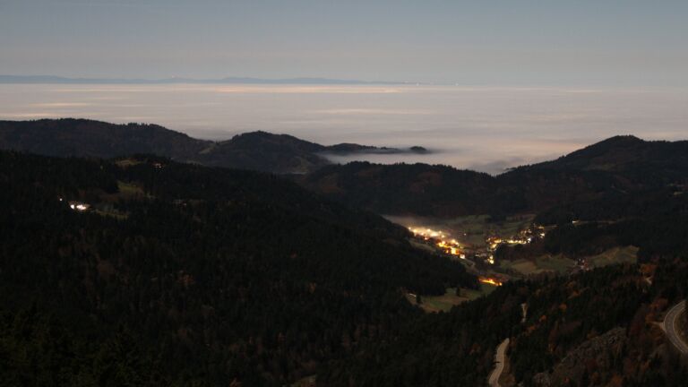 Dieses Bild zeigt eine Webcam-Aufnahme vom Achertal, aufgenommen am Samstag, den 08.11.2025 um 02:00 Uhr. Die Temperatur betrug 7.2°C.