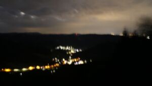Dieses Bild zeigt eine Webcam-Aufnahme vom Achertal, aufgenommen am Dienstag, den 25.08.2026 um 00:30 Uhr. Die Temperatur betrug 16.9°C.
